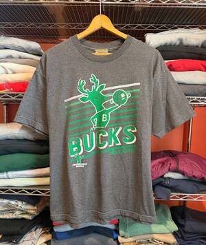 Hardwood Classics Milwaukee Bucks T-Shirt Size XL Gray NBA